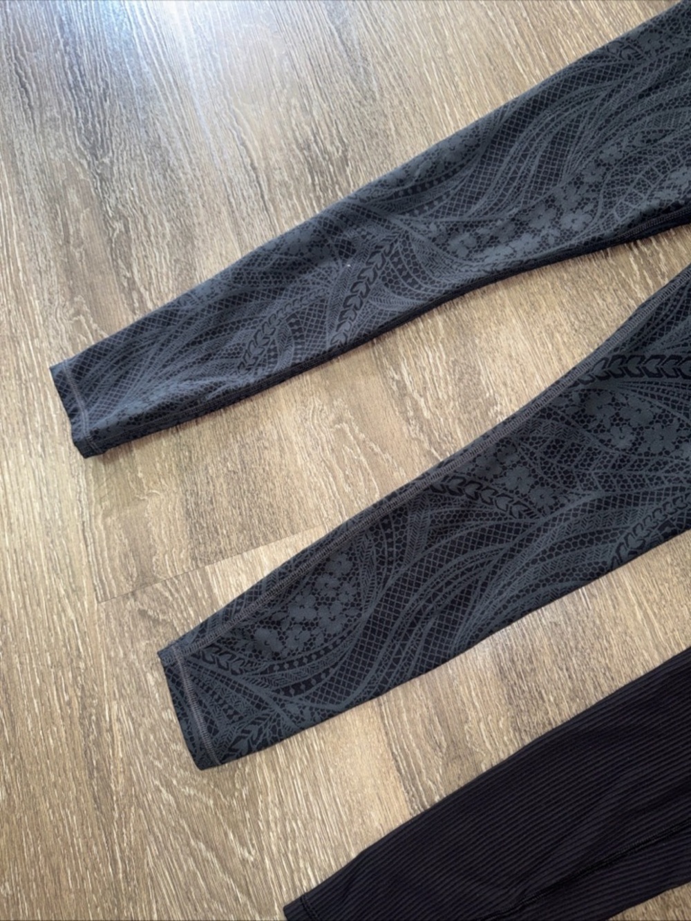 Athleta BUNDLE (2) Patterned & Ribbed Leggings Size XS Grey Black Gym Active - Picture 5 of 10